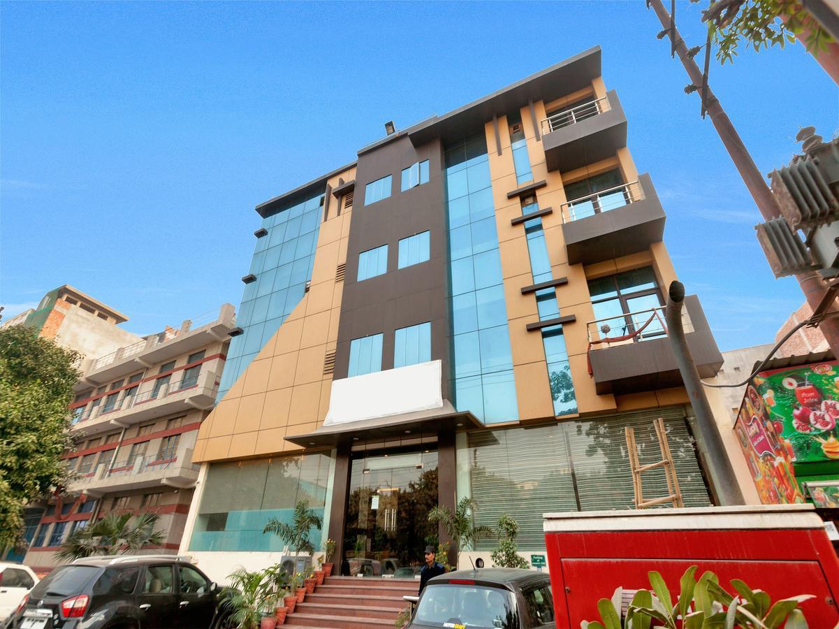 Oyo 9841 The Vivir 1 Hotel Noida Exterior foto