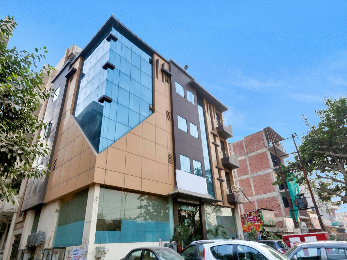 Oyo 9841 The Vivir 1 Hotel Noida Exterior foto