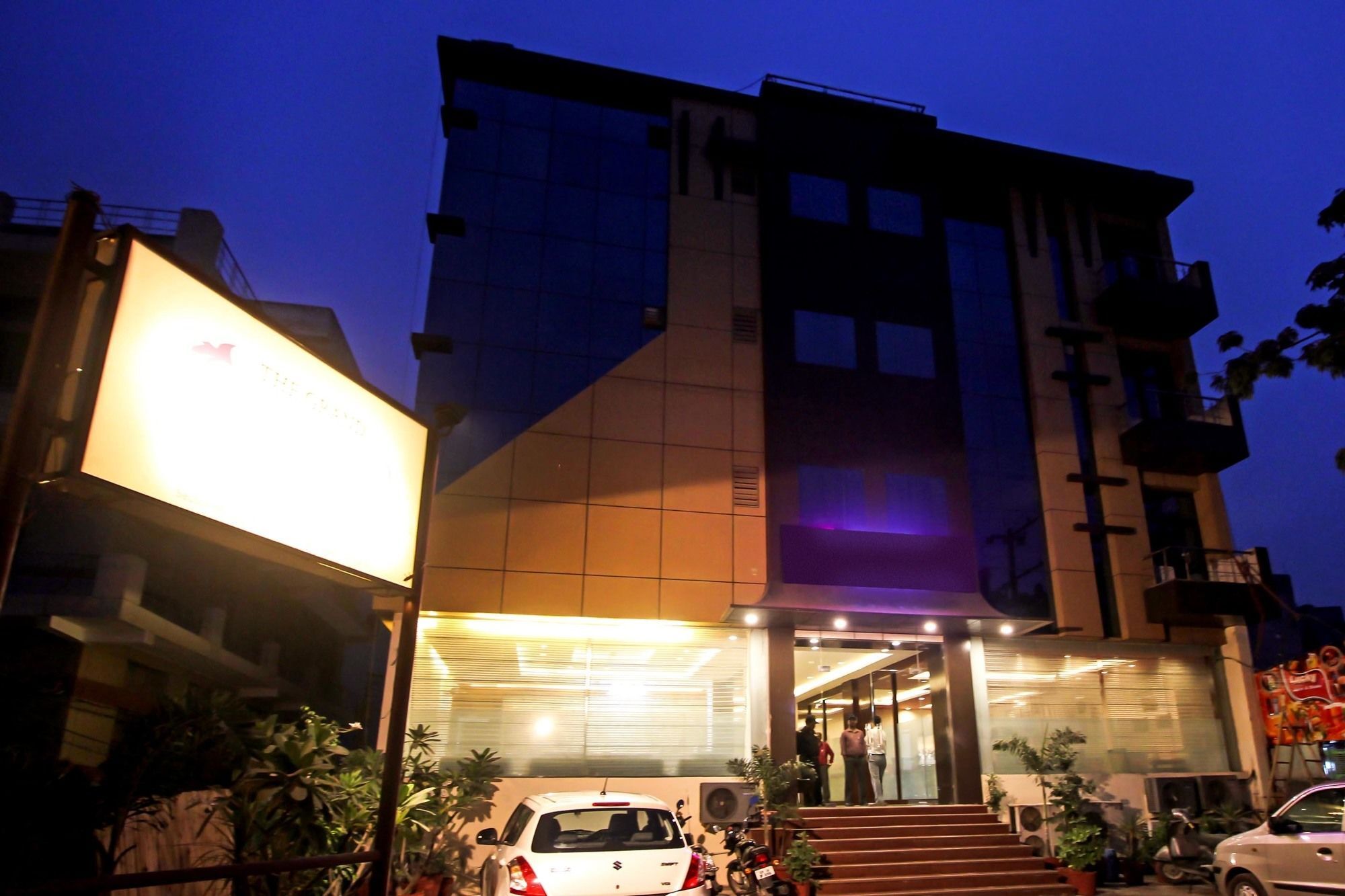 Oyo 9841 The Vivir 1 Hotel Noida Exterior foto