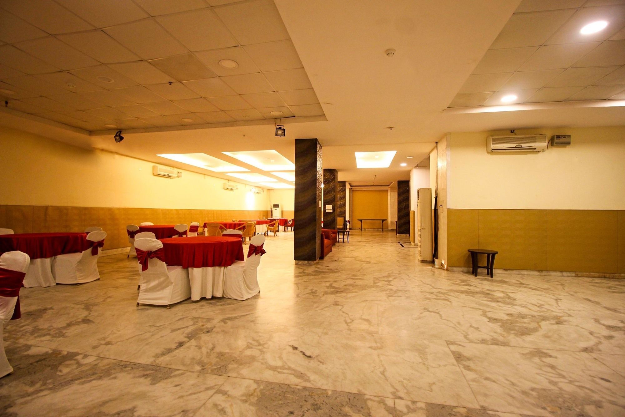 Oyo 9841 The Vivir 1 Hotel Noida Exterior foto
