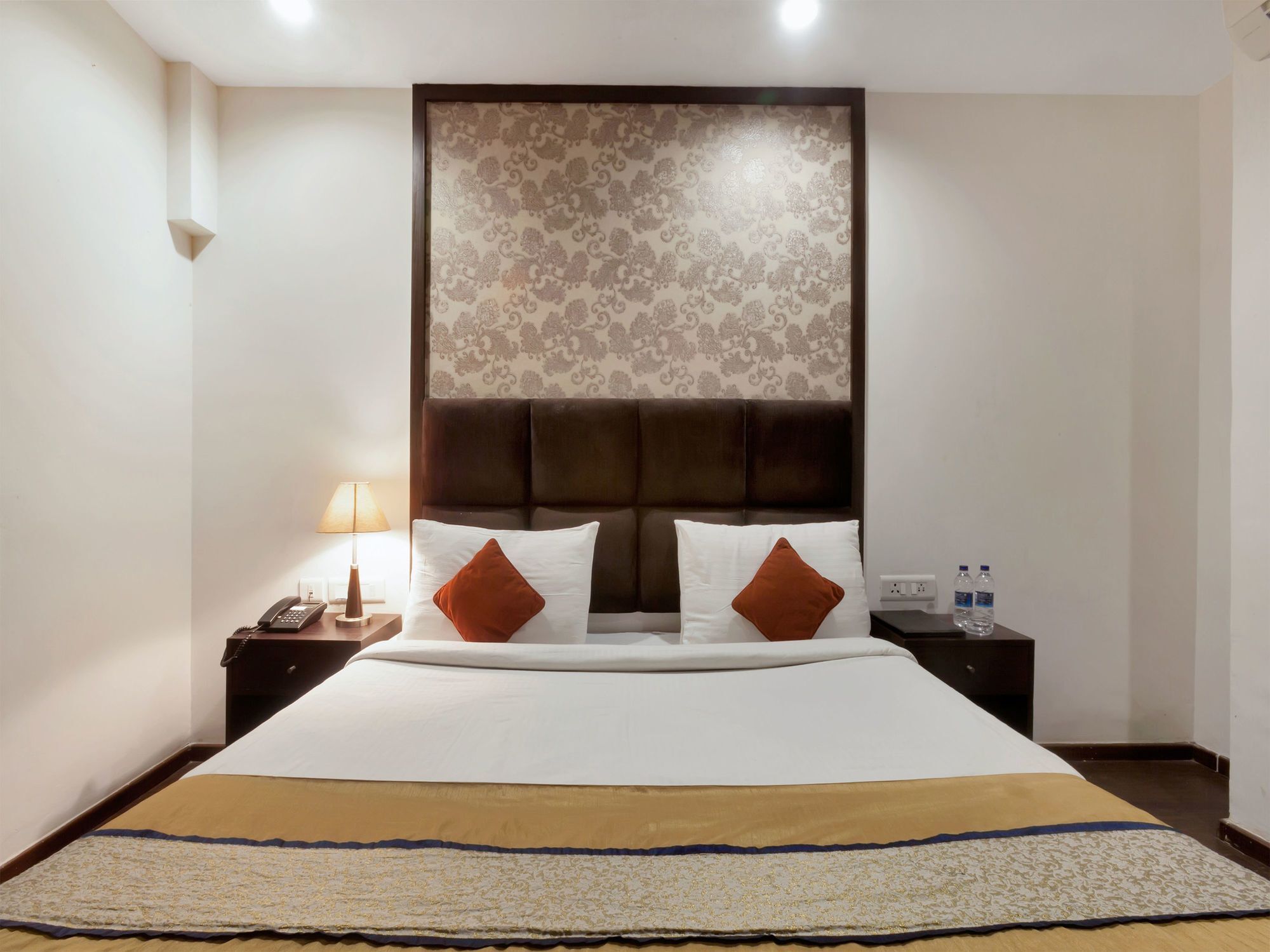 Oyo 9841 The Vivir 1 Hotel Noida Exterior foto
