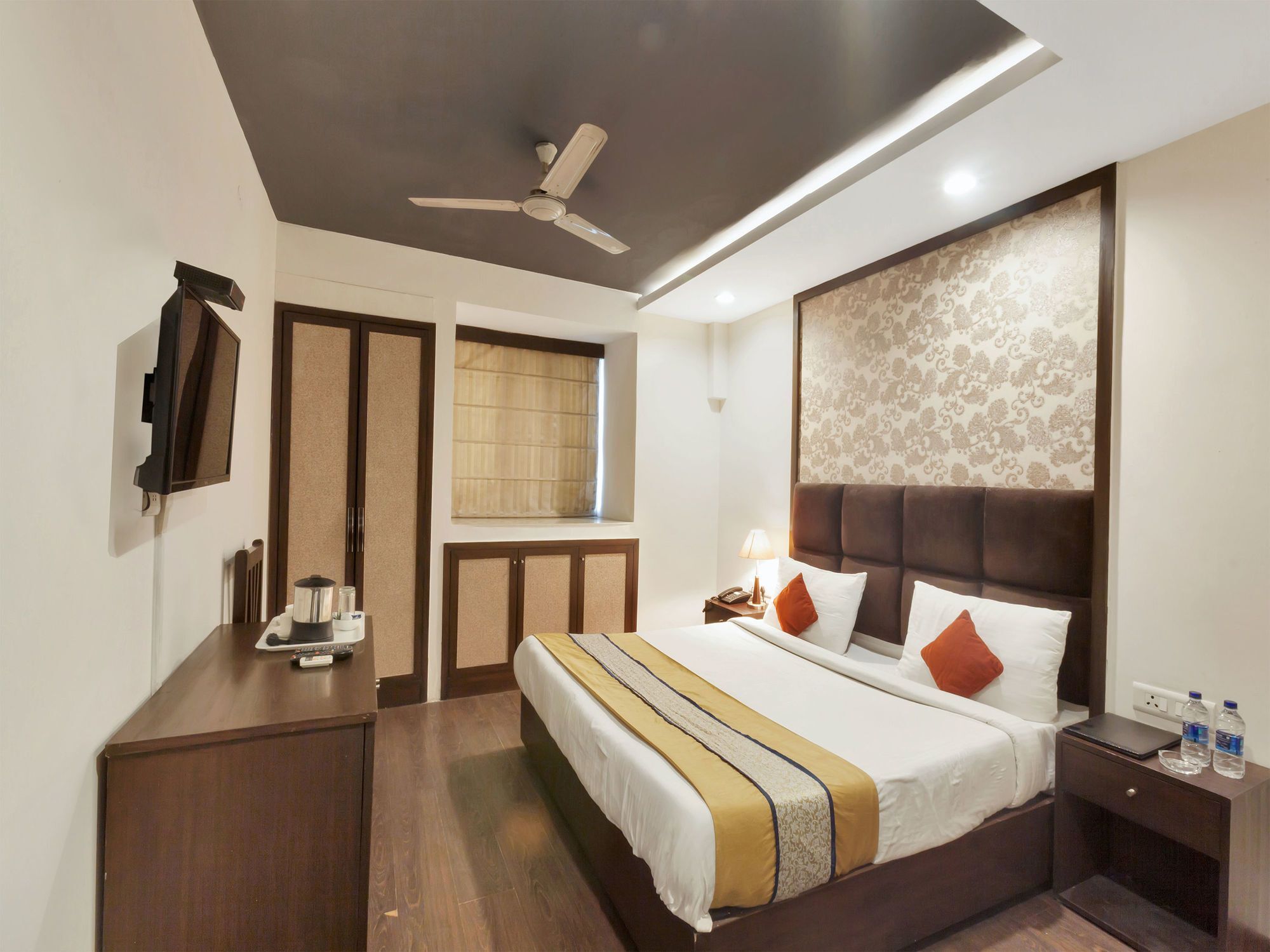 Oyo 9841 The Vivir 1 Hotel Noida Exterior foto