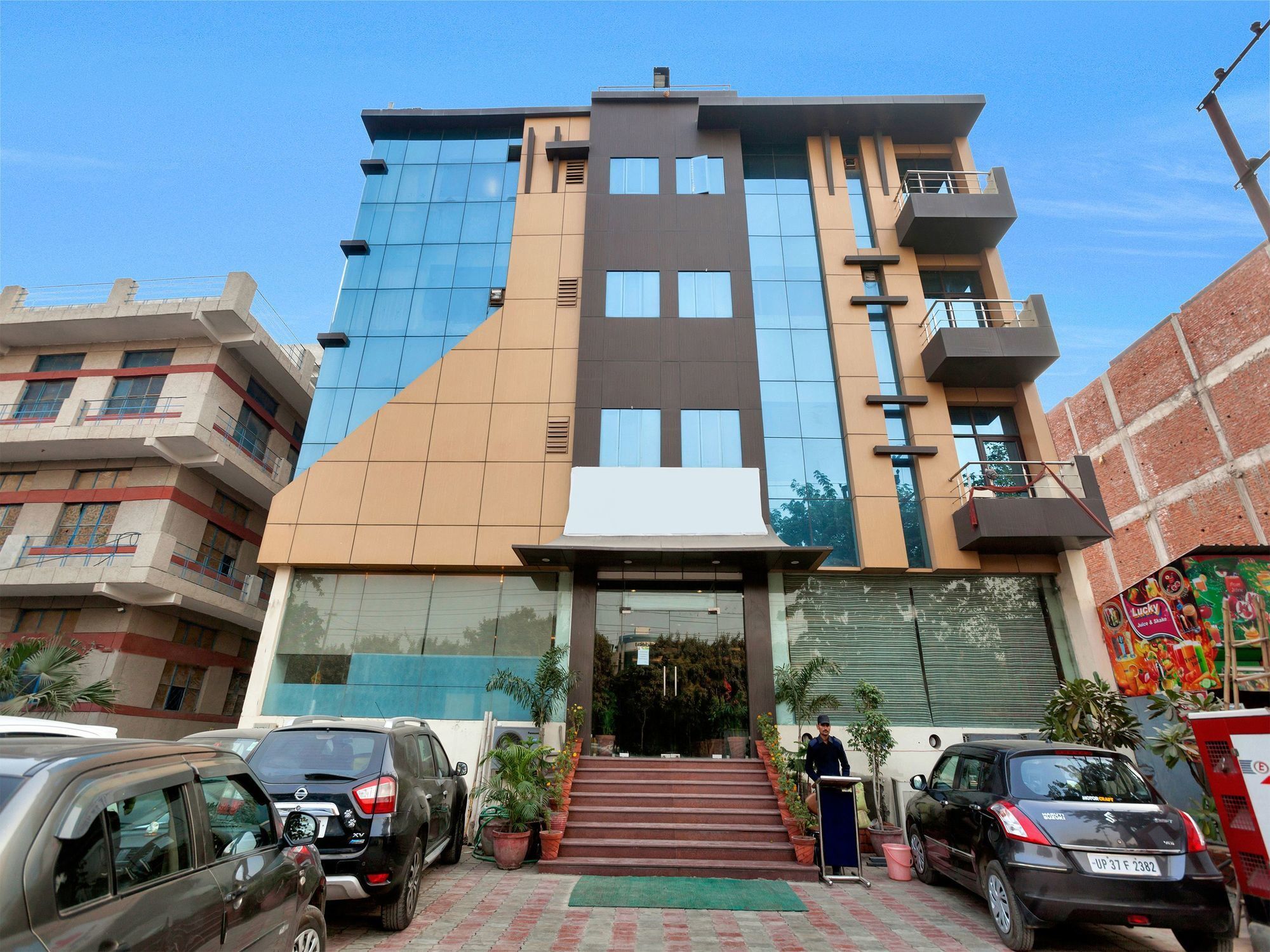 Oyo 9841 The Vivir 1 Hotel Noida Exterior foto